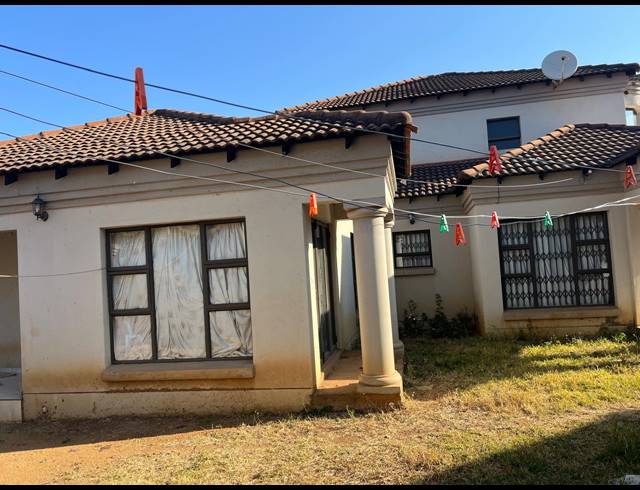 6 BEDROOM HOUSE FOR SALE IN SIBASA